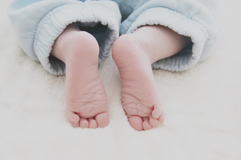 Tiny newborn feet